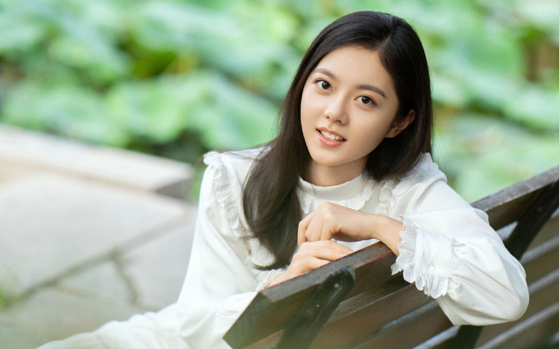 高位逼抢打乱对手中后场组织，高位战术